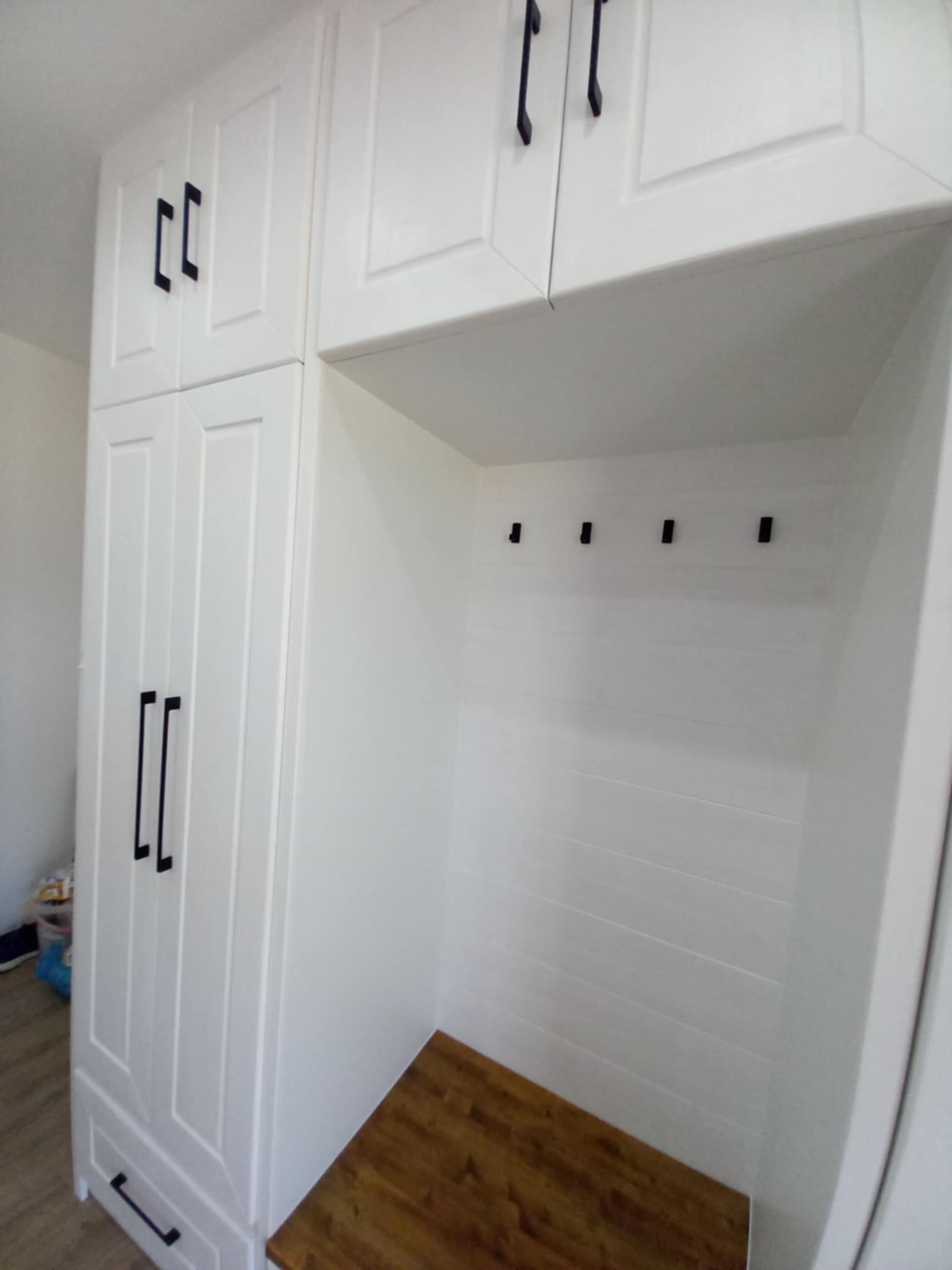 Vstavaná skriňa predsieň detail