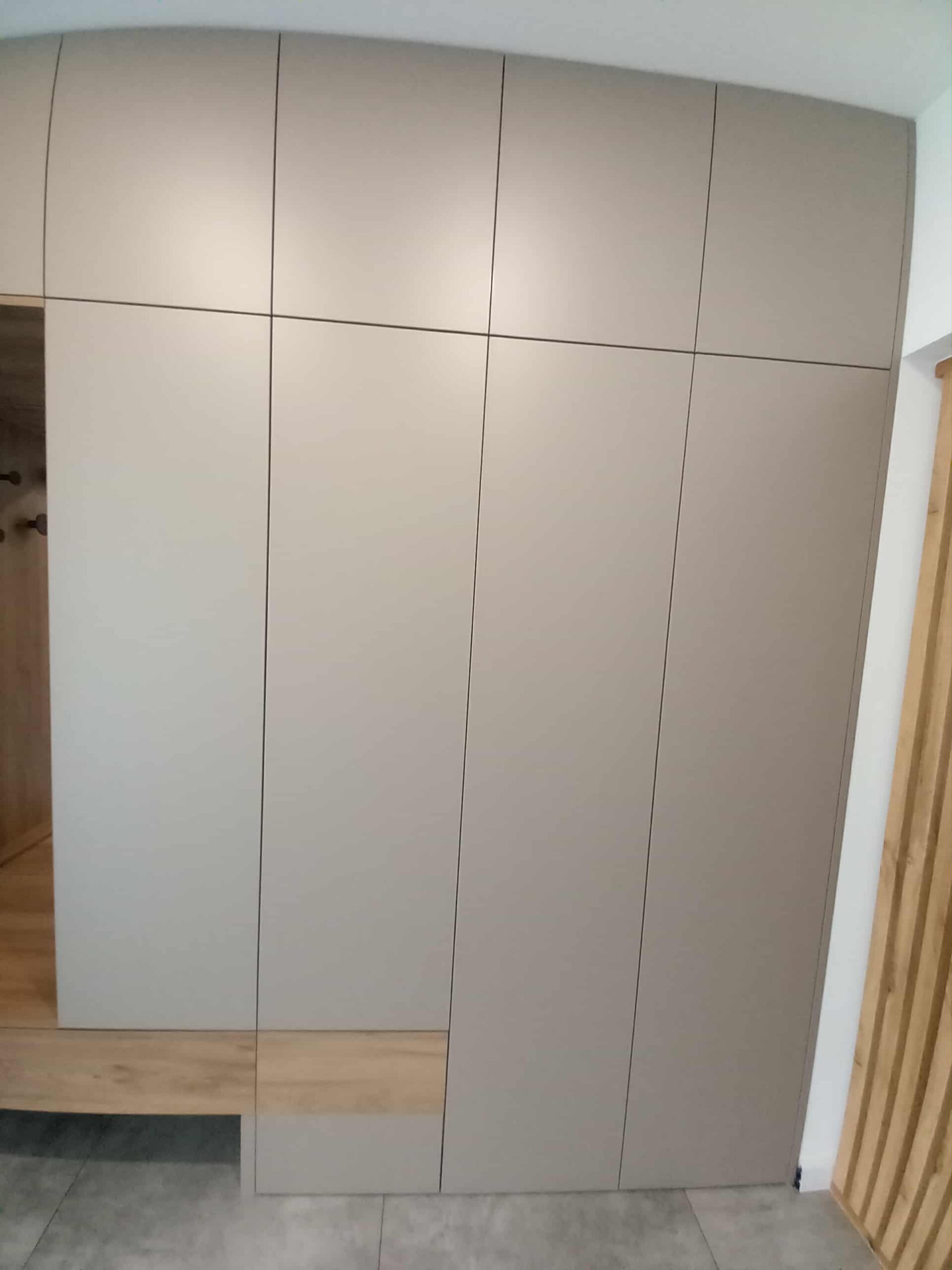 Vstavaná skriňa predsieň detail 2